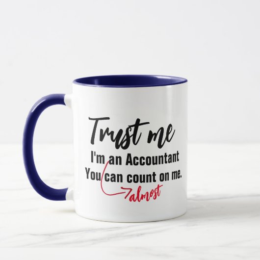 Vertrouw Me Bijna Accountant Mok - Aangepaste Meme (Links)