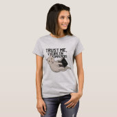 Vertrouw me dat ik aan computers werk. Cute Cat T-shirt (Voorkant volledig)