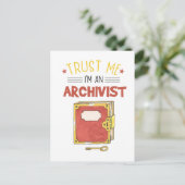 Vertrouw me dat ik archivist ben briefkaart (Staand voorkant)