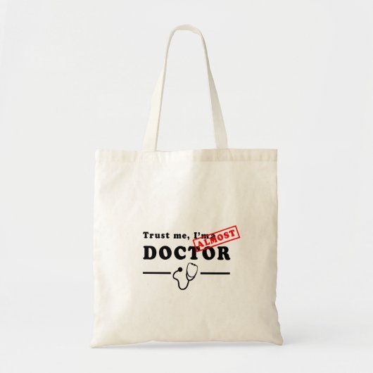 Vertrouw me dat ik bijna een dokter ben tote bag (Voorkant)