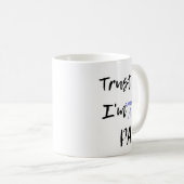 Vertrouw me dat ik bijna een PA mok Toekomstige PA (Voorkant rechts)