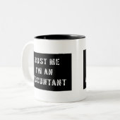 Vertrouw me dat ik een accountant ben tweekleurige koffiemok (Voorkant links)