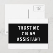 Vertrouw me dat ik een assistent ben briefkaart (Voorkant / Achterkant)