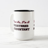 Vertrouw me dat ik een Chartered Accountant ben Tweekleurige Koffiemok (Voorkant links)