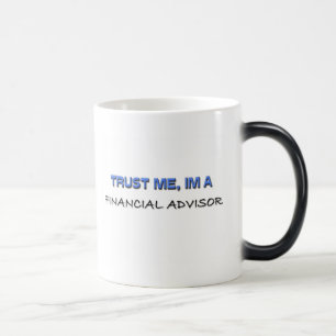 Vertrouw me dat ik een financieel adviseur ben magische mok