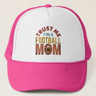 VERTROUW ME DAT IK EEN FOOTBALL MOME TRUCKER HAT. TRUCKER PET