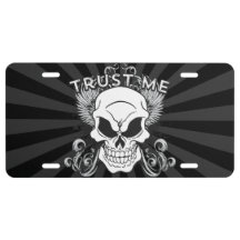 Vertrouw me glimlachende schedel en vleugels