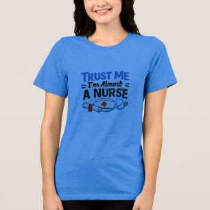 Vertrouw me, ik ben bijna een verpleegster Funny N Tri-Blend Shirt