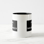 Vertrouw me ik ben een Facilities Manager Tweekleurige Koffiemok (Center)