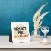 Vertrouw me. Ik ben een vogelaar! Embleem Fotoplaat (Insitu)