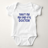 Vertrouw me Mijn vader is een Doctor Pacifier Romper (Voorkant)