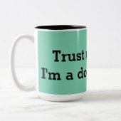 Vertrouw me, ook tweekleurige koffiemok (Links)