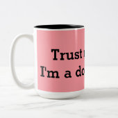 Vertrouw me, ook tweekleurige koffiemok (Links)