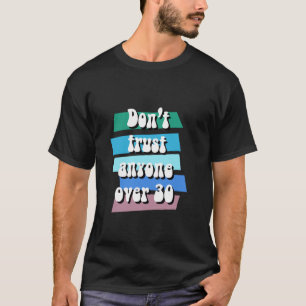 Vertrouw niemand meer dan 30 Grappige jaren 70 30e T-shirt
