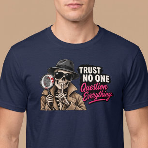 Vertrouw Niemand Vraag Alles Waar Misdaad T-shirt