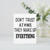 Vertrouw niet dat ze alles verzinnen briefkaart (Staand voorkant)