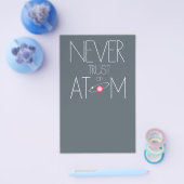 Vertrouw nooit atoom flyer (Enkel)