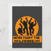 VERTROUW NOOIT DE LEVENDE T-shirt Button Kaart (Voorkant)