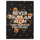 VERTROUW NOOIT EEN ATOM Wetenschap Klembord (Achterkant)