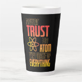 Vertrouw nooit op een atom die alles maakt latte mok (Voorkant)