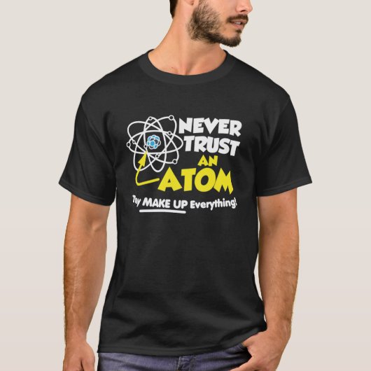 Vertrouw nooit op een Atom die alles maakt T-shirt (Voorkant)