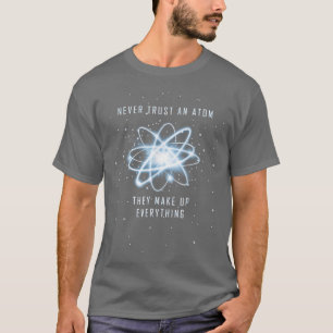 Vertrouw nooit op een atom die alles uitmaakt van t-shirt