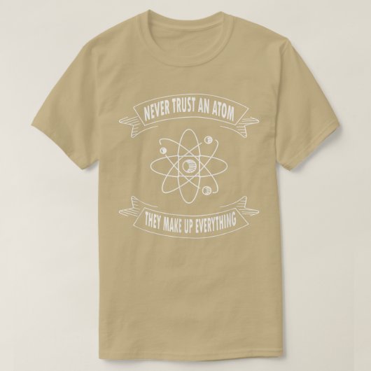 Vertrouw nooit op een atom die alles uitmaakt van  t-shirt (Design voorkant)
