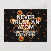 VERTROUW NOOIT OP EEN ATOM Funny Science Quote Briefkaart (Voorkant)