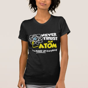 Vertrouw nooit op een Atom T-shirt