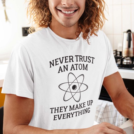 Vertrouw nooit op een Atom T-shirt