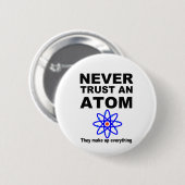 Vertrouw nooit op een atoom ronde button 5,7 cm (Voorkant /achterkant)