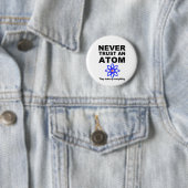 Vertrouw nooit op een atoom ronde button 5,7 cm (In situ)