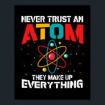 Vertrouw nooit op een atoom. Ze maken alles bij el Poster<br><div class="desc">Vertrouw nooit op een atoom Ze verzinnen alles,  grappig t-shirt cadeau voor alle ocazons,  fantastische wetenschapsmatige cadeaus</div>