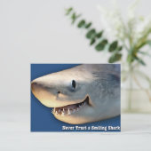 Vertrouw nooit op een glimlachende haai briefkaart (Staand voorkant)