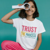 Vertrouw op het proces t-shirt