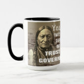 Vertrouw op het regeringsPoster Wounded Knee Maasa Mok (Links)