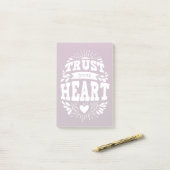 Vertrouw op je hart post-it® notes (Op bureau)