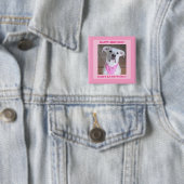 Vertrouwelijke hond met zielend oog 40 roze vierkante button 5,1 cm (In situ)