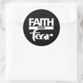 Vertrouwen over angst ronde sticker (Tas)