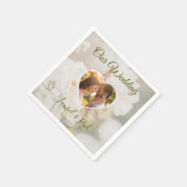 Vervaagde witte rozen bloemen met aangepaste trouw servet (Hoek)