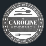 Vervaardigd met liefdeskarton voedselcadeau-ronde- ronde sticker<br><div class="desc">De perfecte afwerking voor een homemade cadeau uit de keuken,  vergeet niet om je te personaliseren met jouw naam. Gebruik deze cirkelsticker op bliksempotten,  kakkerdozen,  gebakken producten of om cadeaubonnen te sluiten.</div>