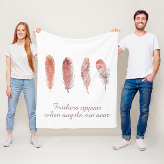 Ververen in roze en koraal op witte engel fleece deken