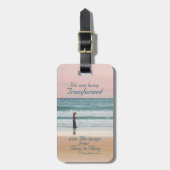 Vervormd in zijn Afbeelding Bijbel, meisje op stra Bagagelabel (Voorkant verticaal)