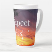 Verwacht de Zonnevaste Inspirerend Citaat van Mira Latte Mok (Rechterhoek)