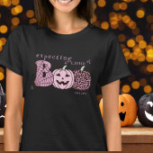 Verwacht een kleine boo Halloween Baby aankondigin T-shirt