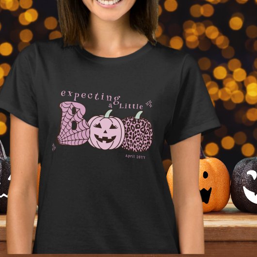 Verwacht een kleine boo Halloween Baby aankondigin T-shirt
