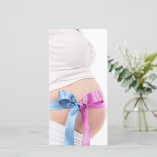 Verwachtende jongen of meisje—Zwangere briefkaart (Staand voorkant)