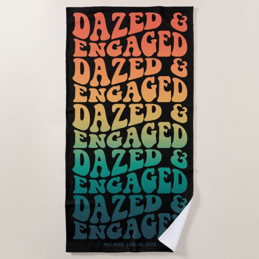 Verward Verliefd Retro Gradiënt Tekst Aangepast Strandlaken (Voorkant)