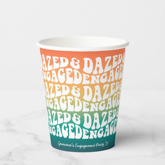 Verward Verliefd Retro Verlovingsfeestje Papieren Bekers (Achterkant)