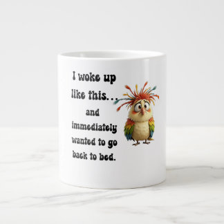 Verwarde Veerbal – Kleurrijke Cartoon Vogel Grote Koffiekop